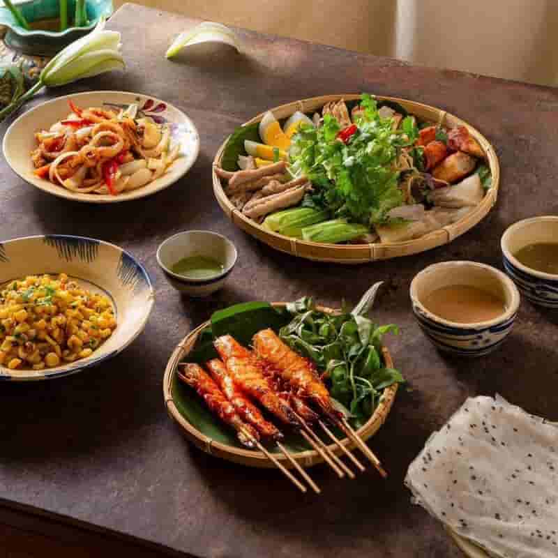 Cơm nhà Tú